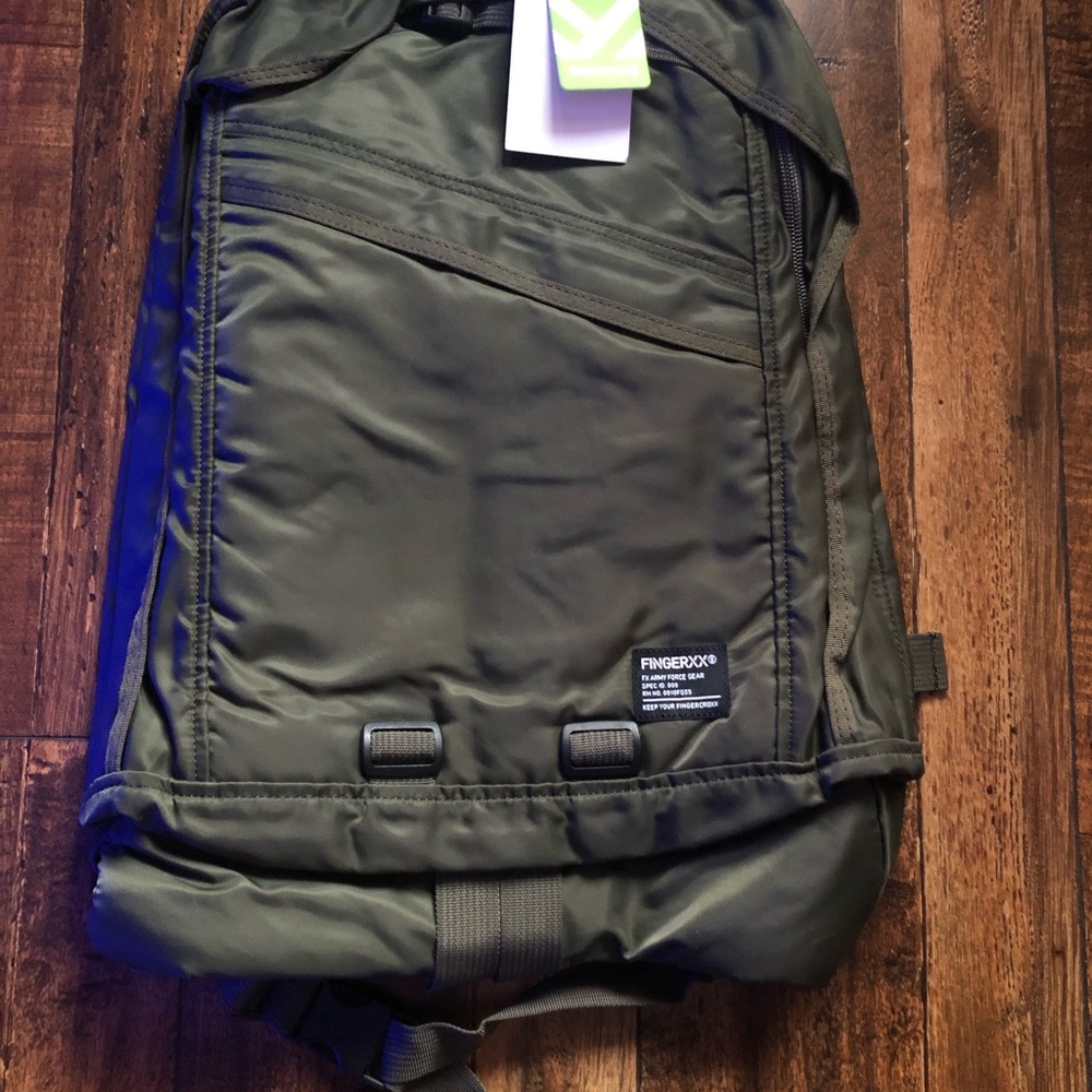 FingerCroxx backpack